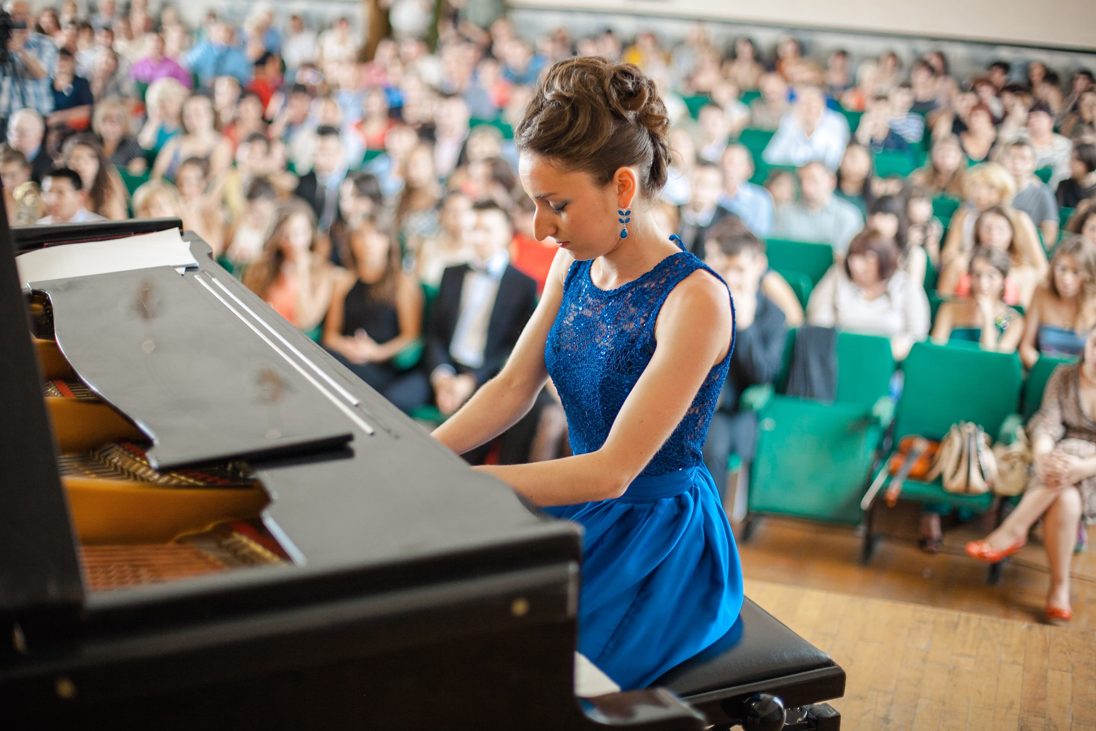 Piano lesson - intermediate